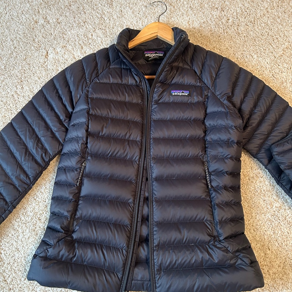 Patagonia Women's Black Puffer Jacket - Picture 6 of 11